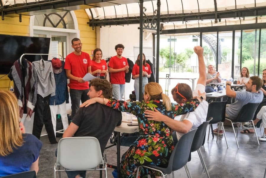 team building intergénérationnel avec collaborateurs d’entreprises et personnes bénéficiaires d’une association