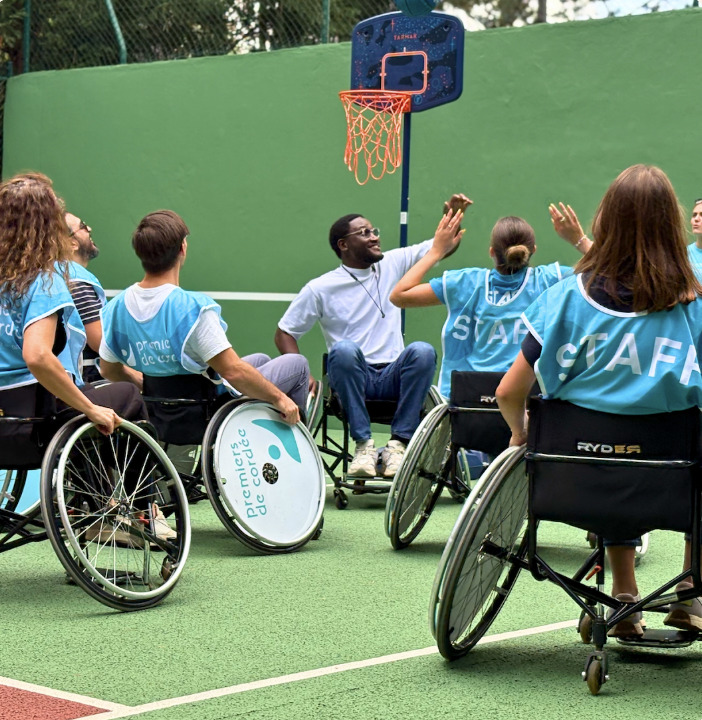 Action solidaire handicap Équipe mobilisée dans une action solidaire sur le thème du handicap avec Lutila